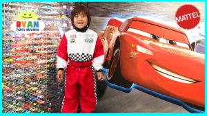 DISNEY CARS 3 Toys Collection Mattel Tour + World’s Largest Hot Wheels Race Track