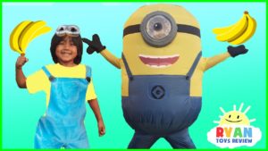 GIANT MINION IN REAL LIFE VISITS RYAN TOYSREVIEW!  Despicable Me 3 Surprise Toys Hunt