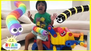 Slither.io IRl Parent vs Kid Family Fun Pretend Playtime with Surprise Toys Opening