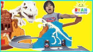 THOMAS & FRIENDS Take N Play Roaring Dino Run Toy Trains Playset with Ryan ToysReview