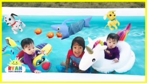 FAMILY FUN KIDS POOL PARTY with Giant Inflatable Float for Children and Bubbles Machine