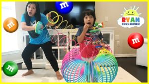 Bad Kid and Bad Mommy Steals M&M Candy Machine IRL! Family Fun Kids Pretend Playtime w/ Gian ...