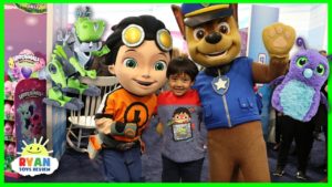 Ryan Plays with New Spin Master Toys at Toy Fair! PAW Patrol, Rusty Rivets, Hatchimals