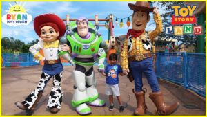 TOY STORY LAND Slinky Dog Dash Ride and Alien Swirling Saucers at Disney World with Ryan ToysReview!